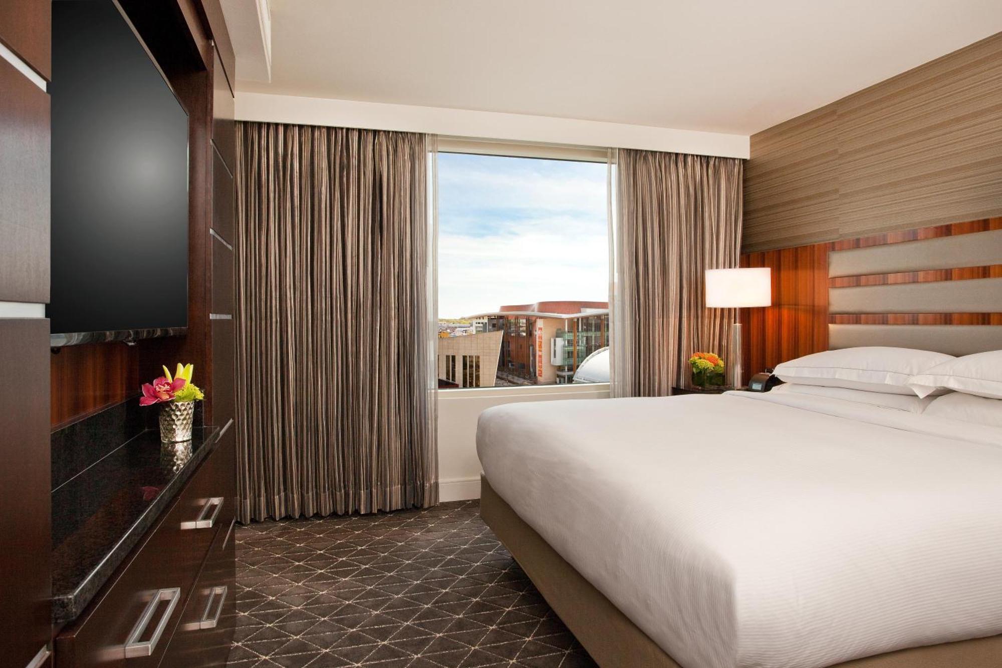 Executive King Room - Accessible with Roll In Shower