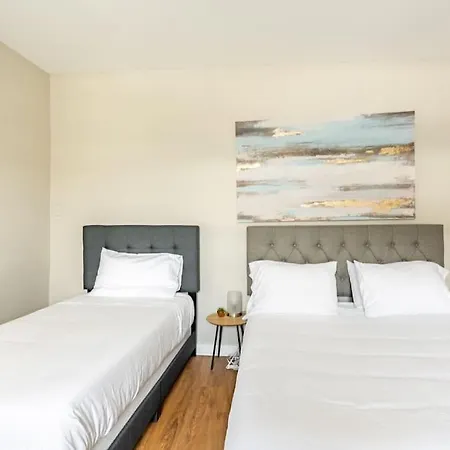 Minimalist 2 Bedroom 10 Mins To Nash-3